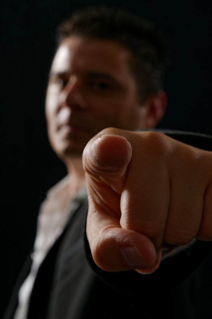 Wolfgang Autexier mis en scène par Leonorine · désigner du doigt