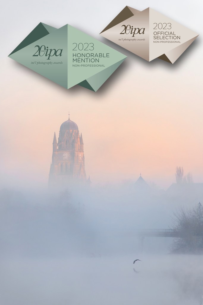 Cathédrale Saint Pierre à Saintes dans le givre et la brume, par Wolfgang Autexier photographe à Saintes en ambassadeur de la ville