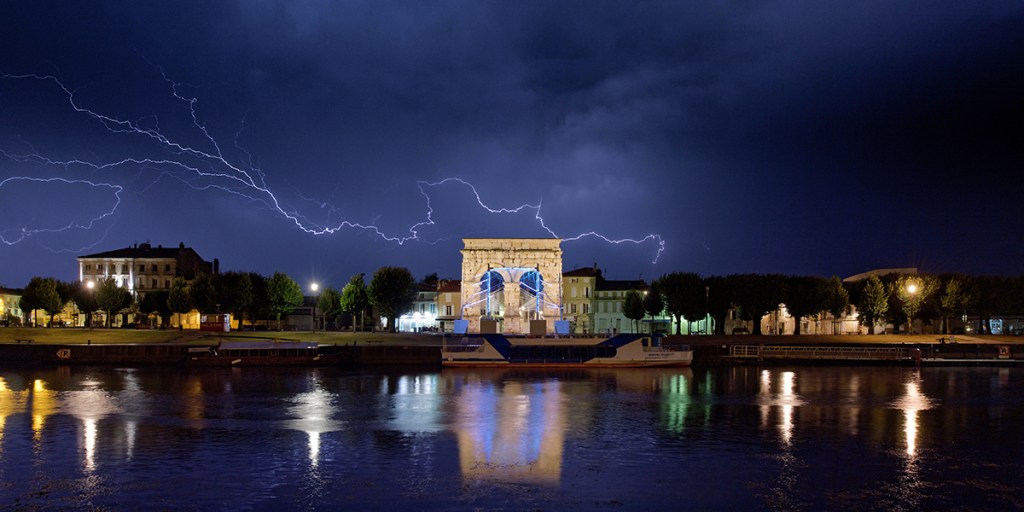 
Arc électrique : est le résultat d'une chasse aux orages, c'est ma première récompense sur cette thématique · Arc de Triomphe de Saintes · par Wolfgang Autexier