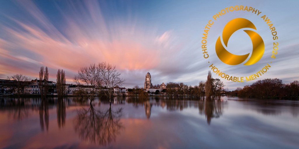 Saintes sur lac · crue / inondation par la Charente · Cathédrale Saint Pierre · Couché de soleil par Wolfgang Autexier photographe d'architecture à Saintes en Charente-Maritime
