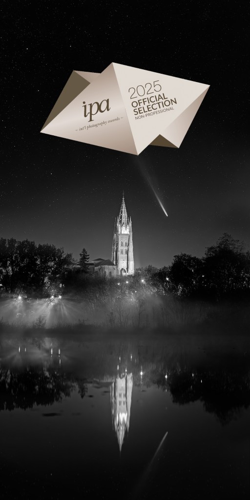 Comète Tsuchinshan-Atlas au-dessus de la basilique Saint-Eutrope à Saintes · par Wolfgang Autexier photographe à Saintes